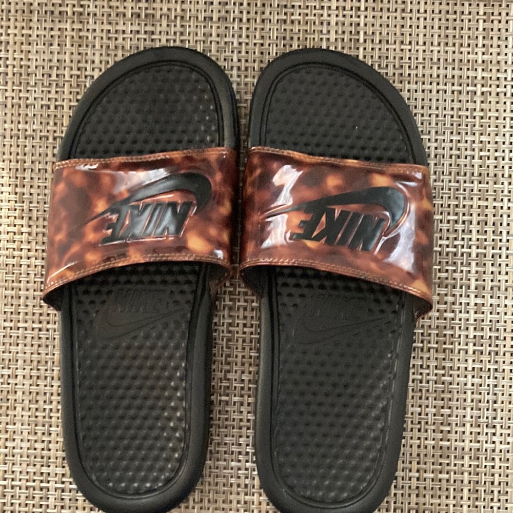 Size 7 Nike slides